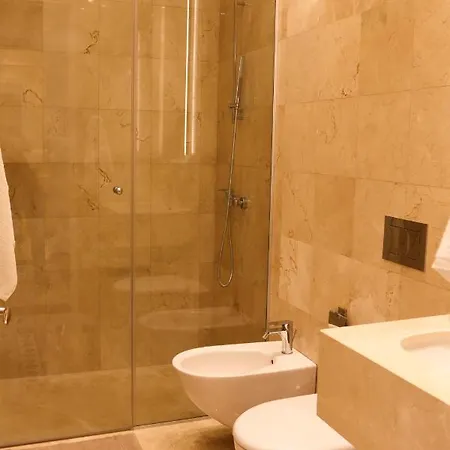 Platform 357 Amfitritis Luxury With Pool And Gym Lägenhet Nicosia