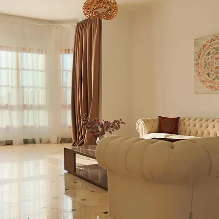 Platform 357 Amfitritis Luxury With Pool And Gym Lägenhet Nicosia
