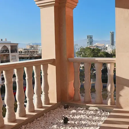 Platform 357 Amfitritis Luxury With Pool And Gym Lägenhet Nicosia